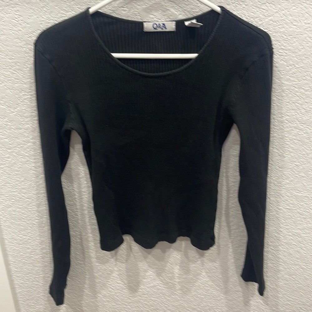 Q&A Black Long Sleeved Top